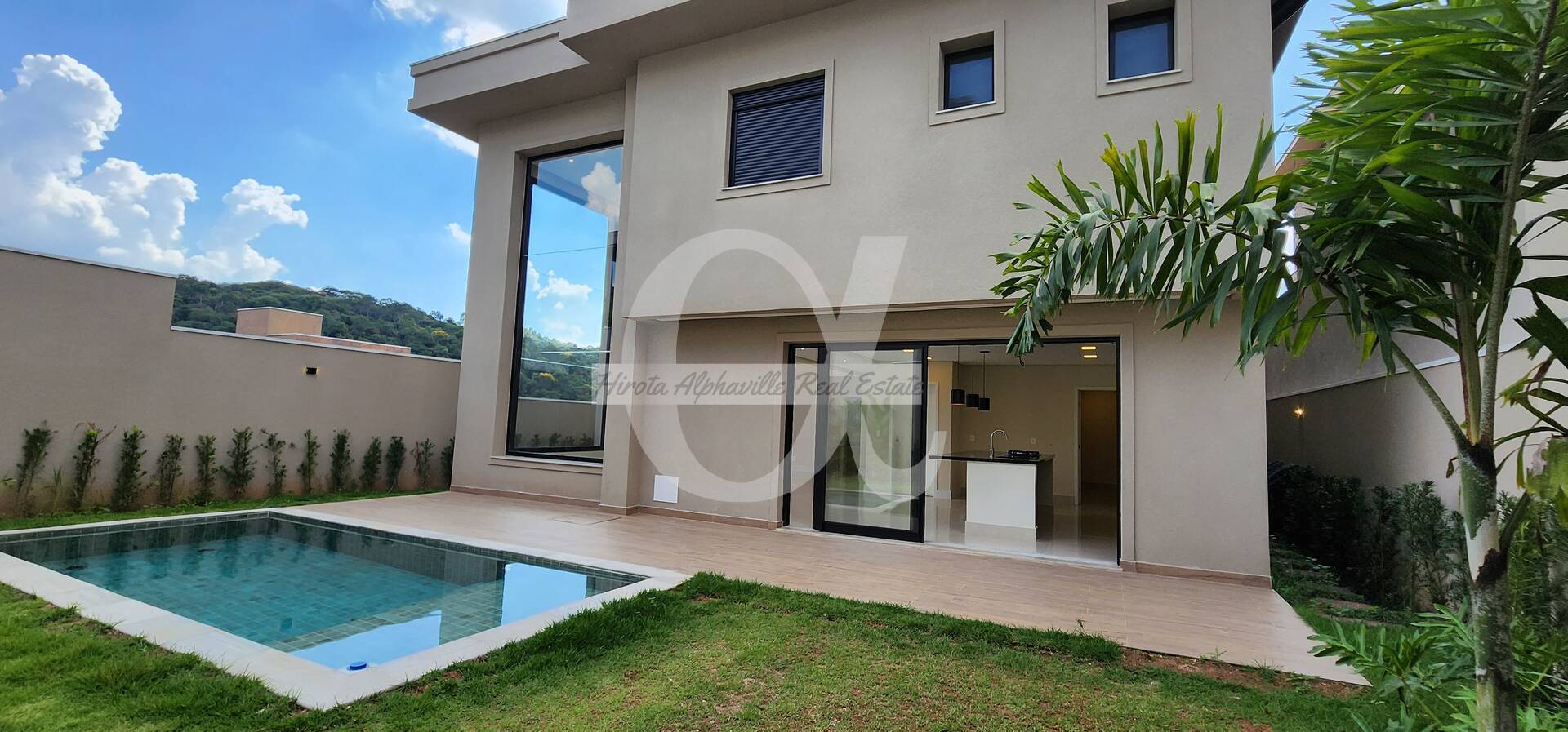 Casa à venda com 5 quartos, 302m² - Foto 1