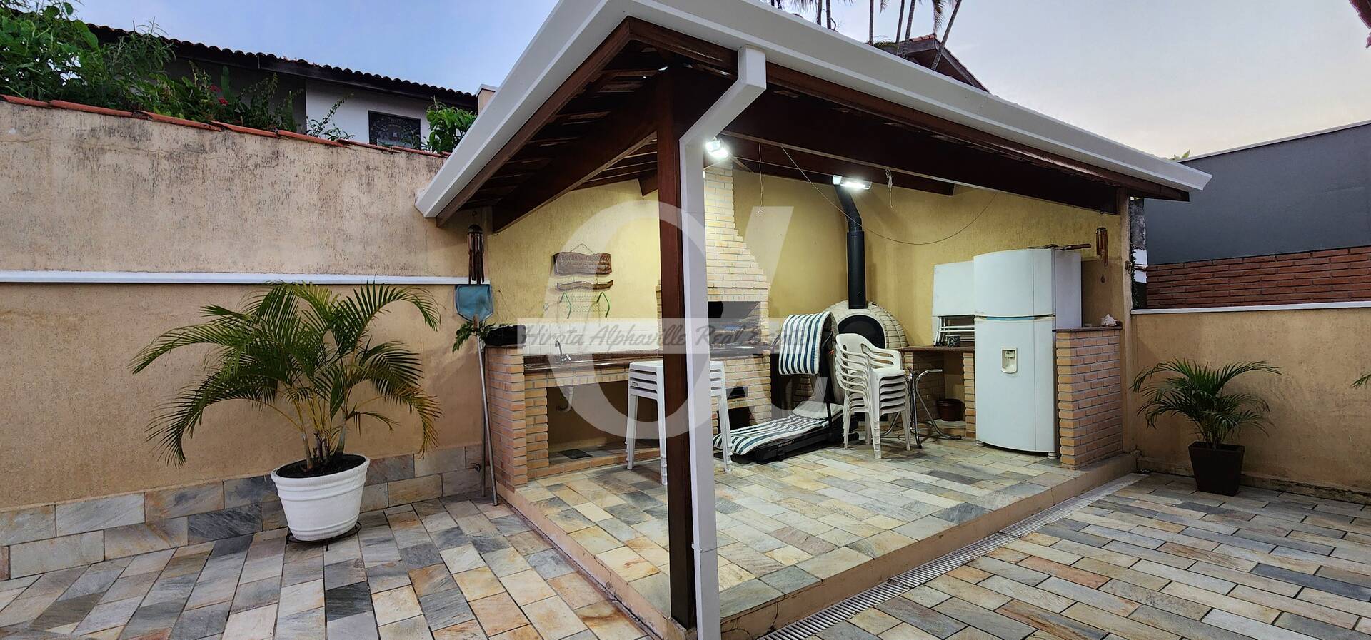 Casa à venda com 3 quartos, 280m² - Foto 3