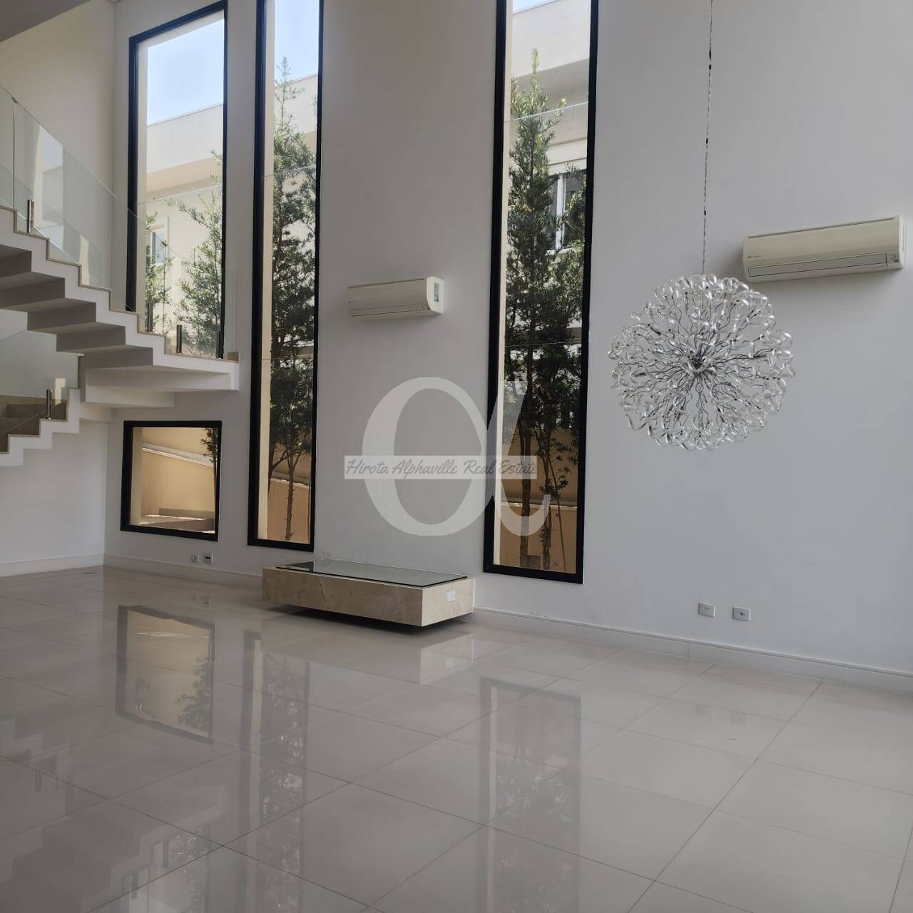 Casa à venda com 4 quartos, 440m² - Foto 1