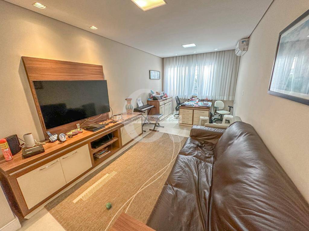 Casa à venda com 4 quartos, 350m² - Foto 17