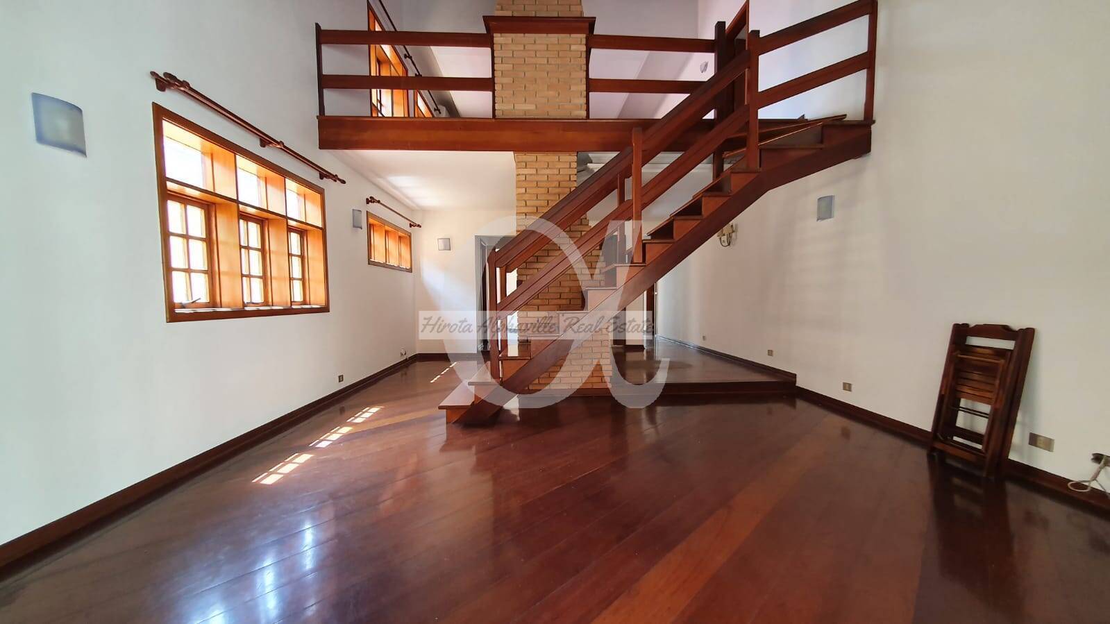 Casa à venda com 3 quartos, 300m² - Foto 2