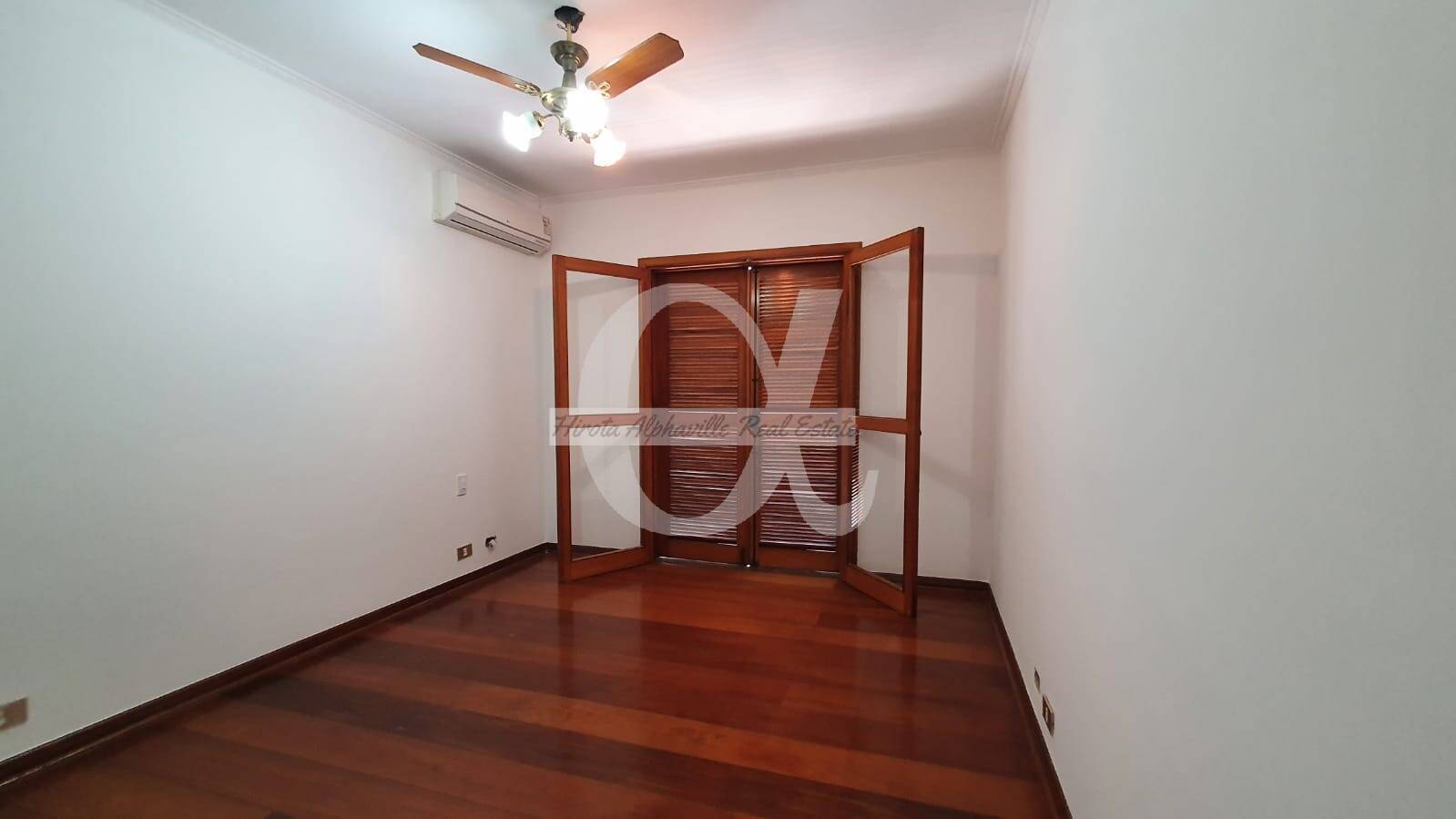 Casa à venda com 3 quartos, 300m² - Foto 7