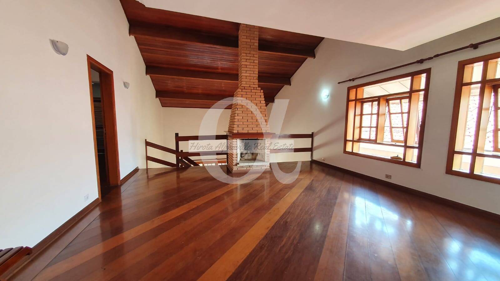 Casa à venda com 3 quartos, 300m² - Foto 1