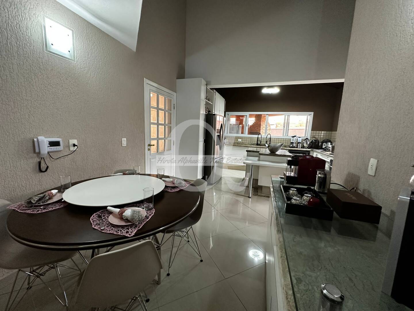 Casa para alugar com 4 quartos, 650m² - Foto 18