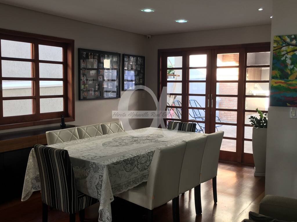 Casa à venda com 3 quartos, 240m² - Foto 2