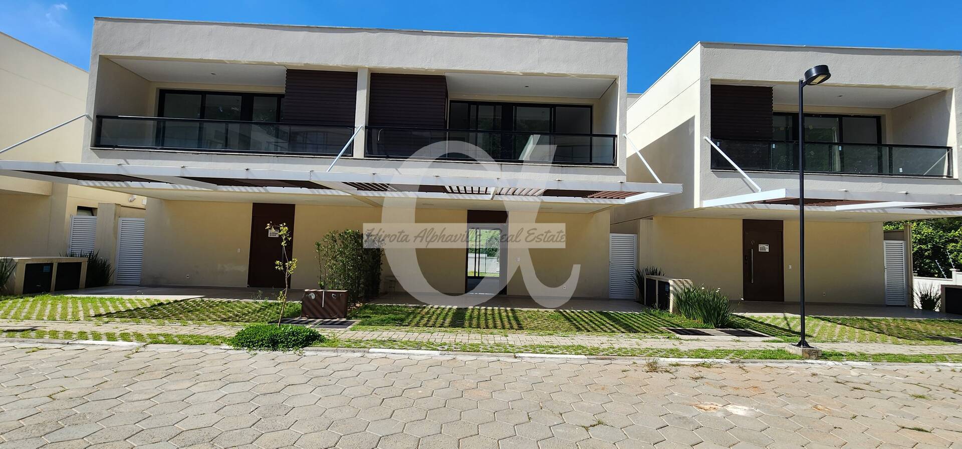 Casa à venda com 3 quartos, 152m² - Foto 1